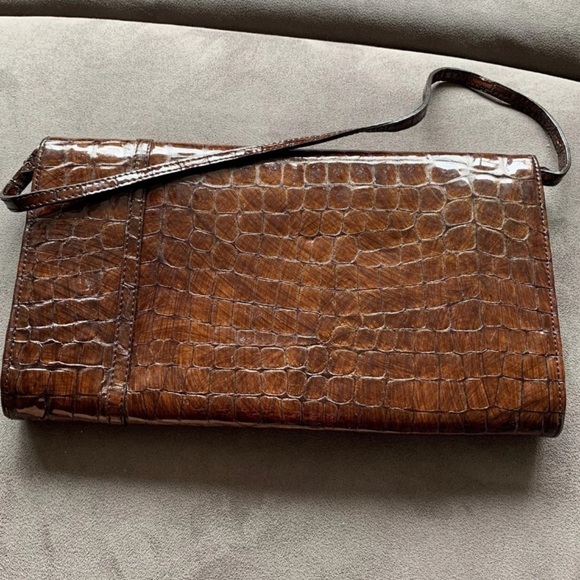 𝅺BCBG faux croc clutch - Picture 4 of 13